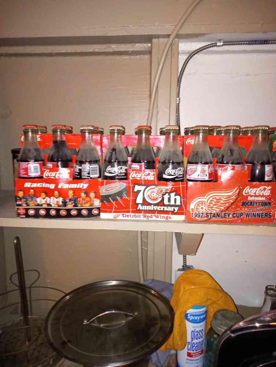 collector coke bottles - Clinton Township, Michigan - FleaMarketBay