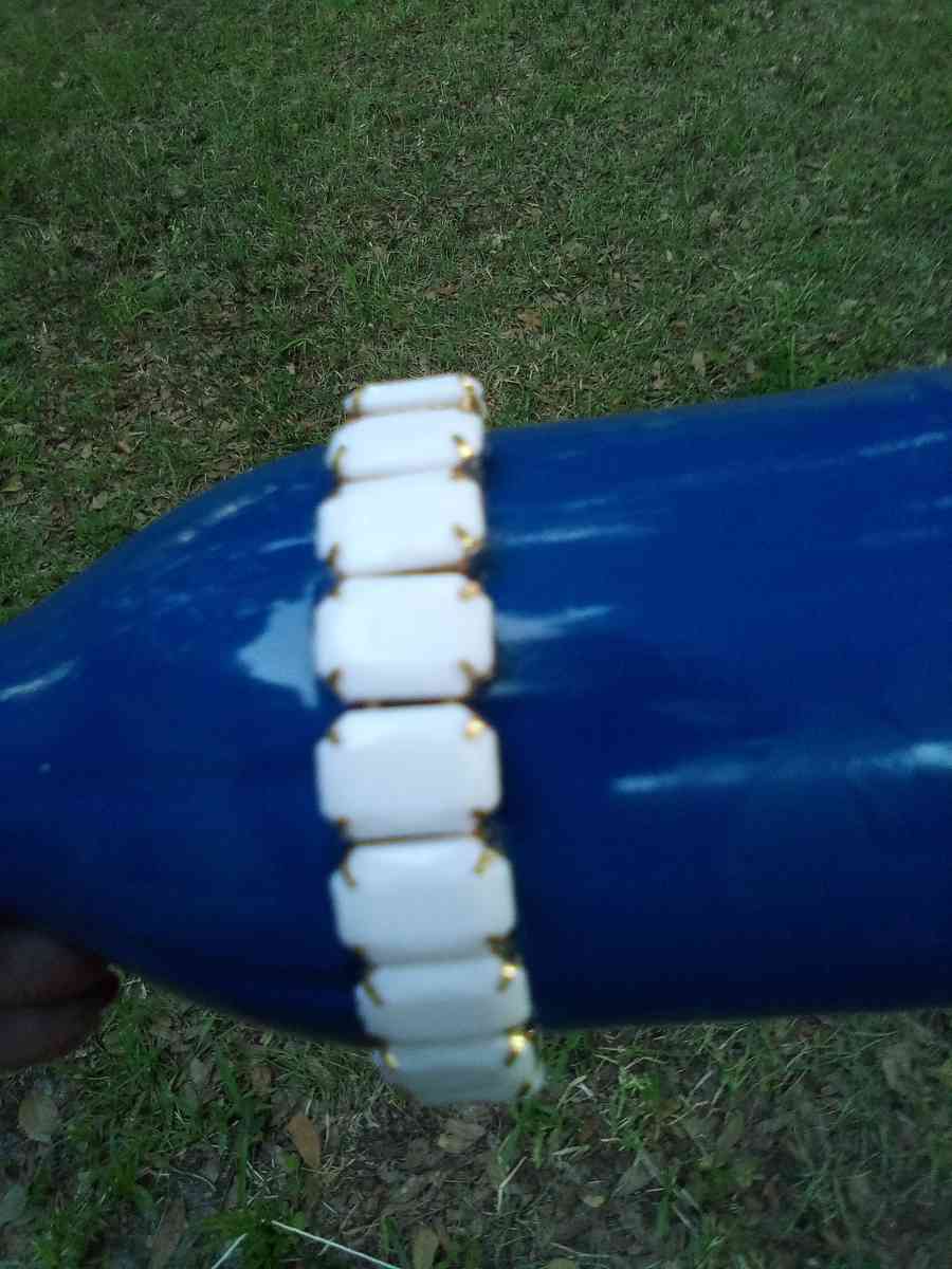 stretchy white square stone bracelet - Jacksonville, Florida - FleaMarketBay