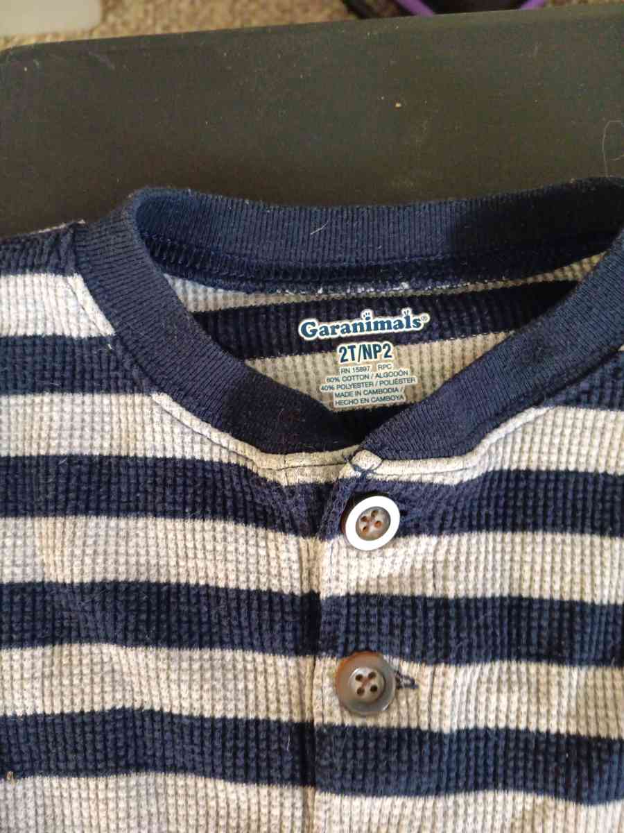 Two toddler tops - Albion, Michigan - FleaMarketBay