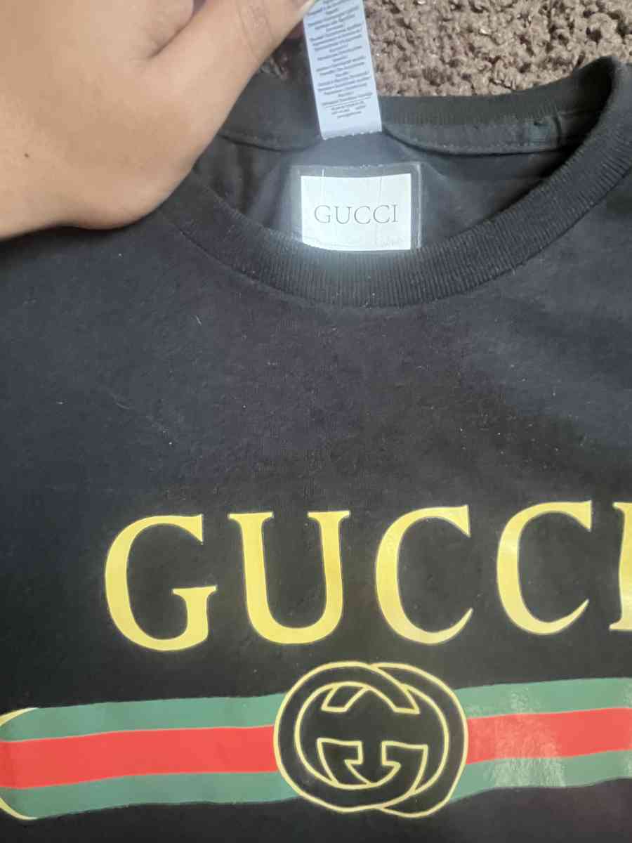 Gucci T Shirt  small - Abington, Pennsylvania - FleaMarketBay