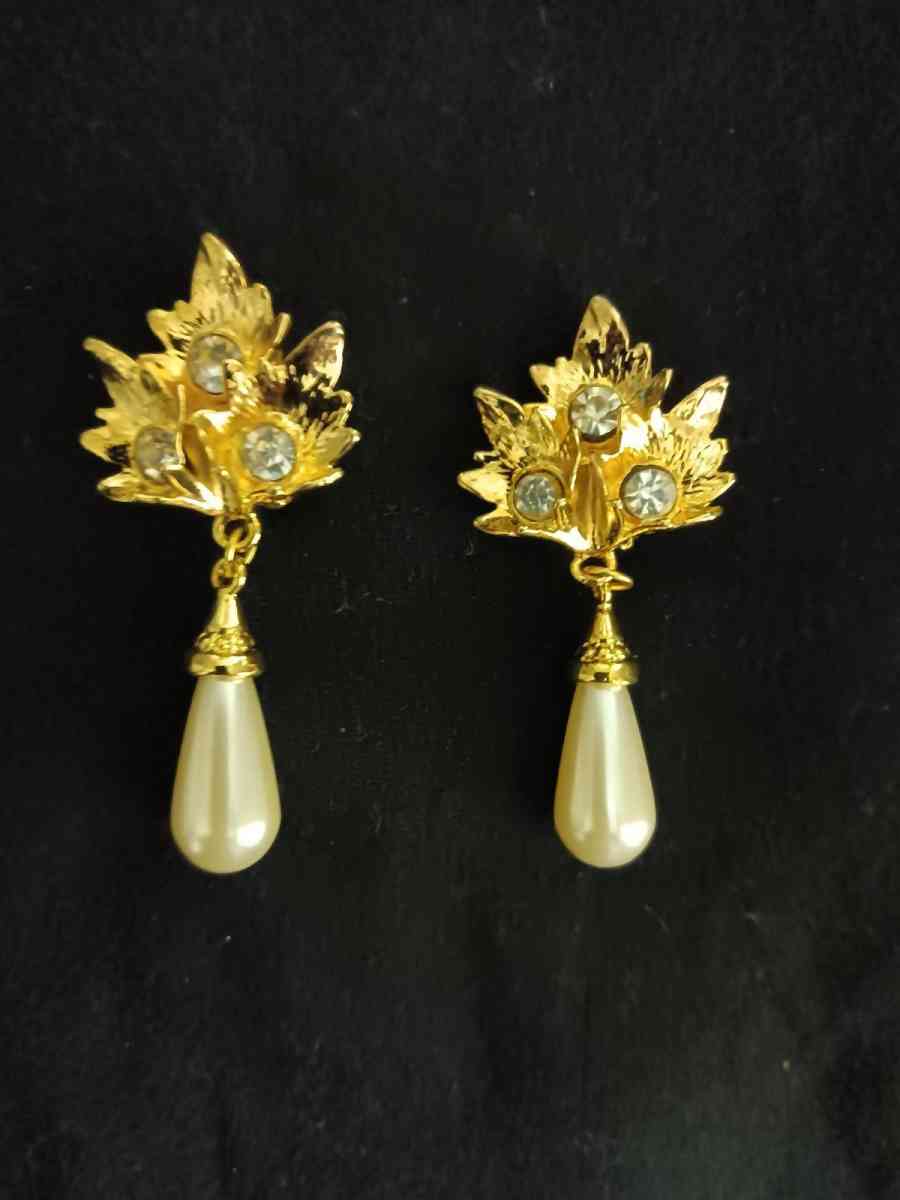 Vintage Love Knots Earrings - Mobile, Alabama - FleaMarketBay