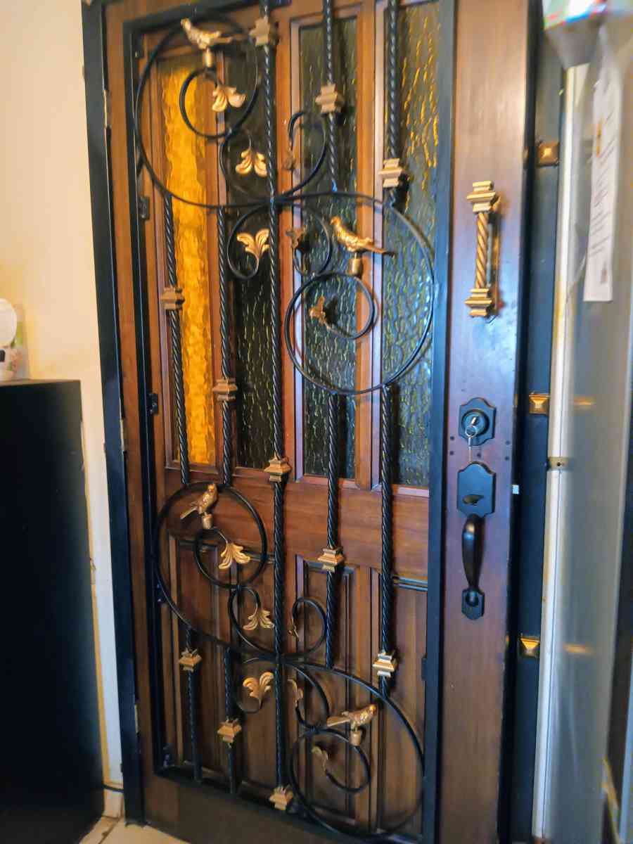 dos puertas principales - Chatsworth, California - FleaMarketBay