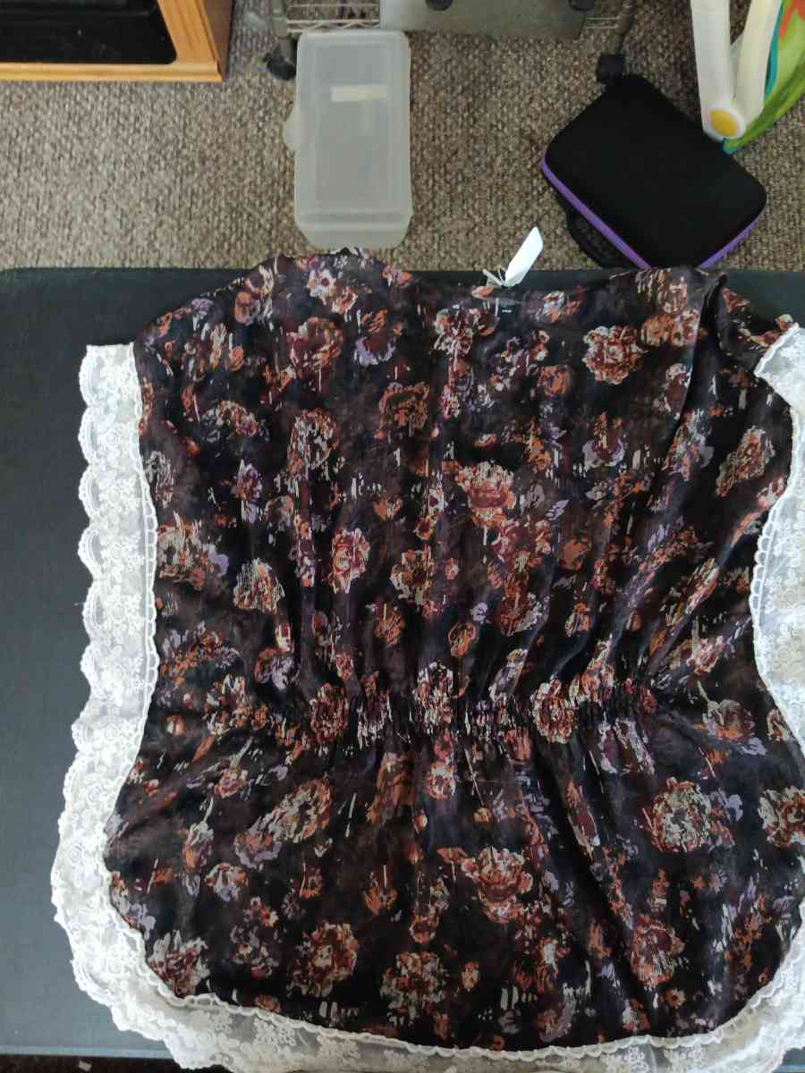 boho top - Albion, Michigan - FleaMarketBay