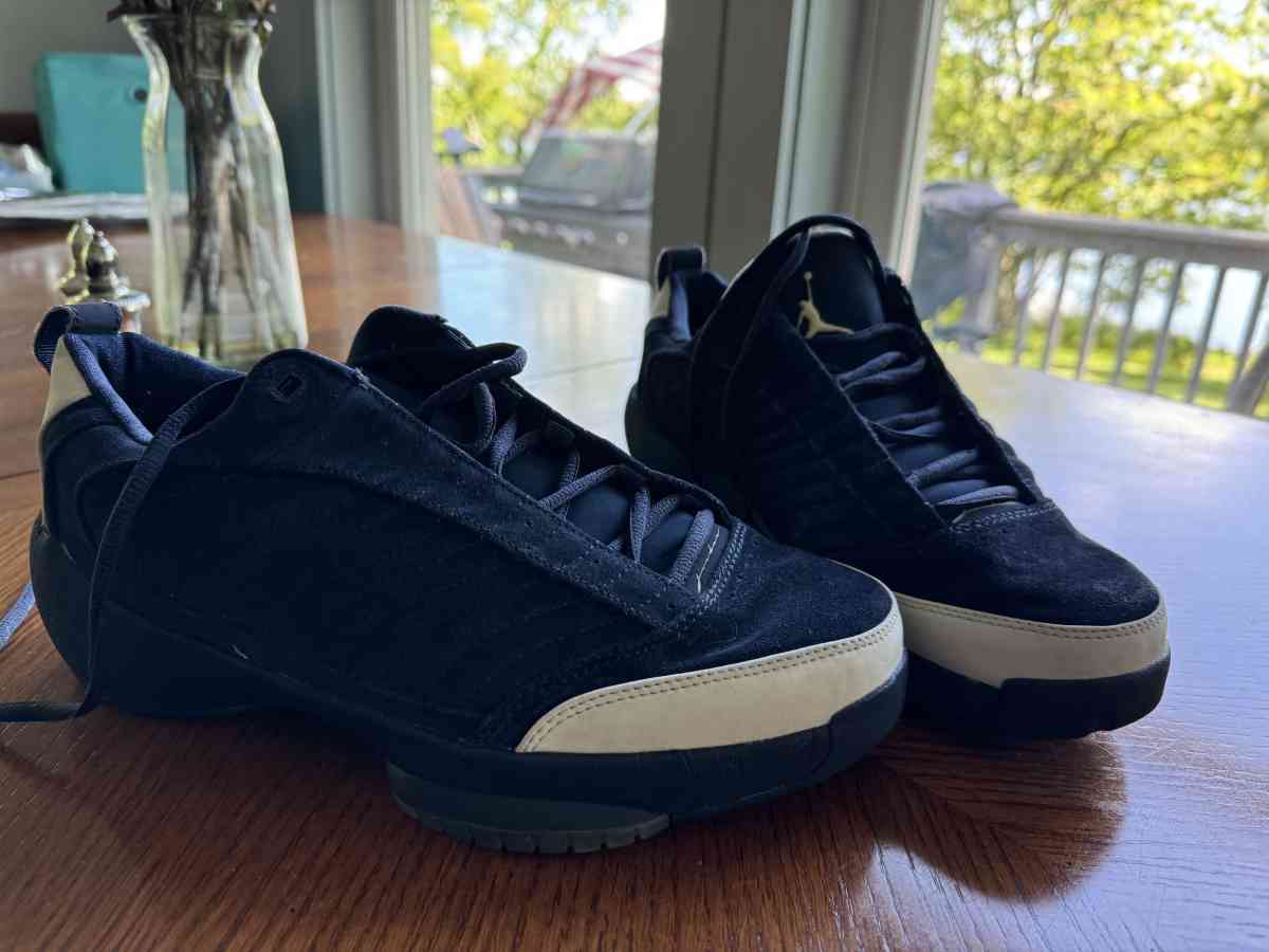 Jordan Tennis Shoes - Hibbing, Minnesota - FleaMarketBay