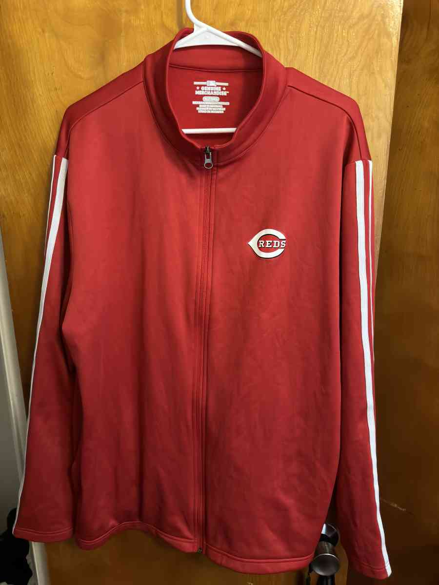 mens size xtra large Cincinnati reds jacket - Cincinnati, Ohio