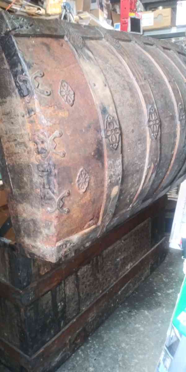 Antique Wooden Chest - Afton, Tennessee - FleaMarketBay