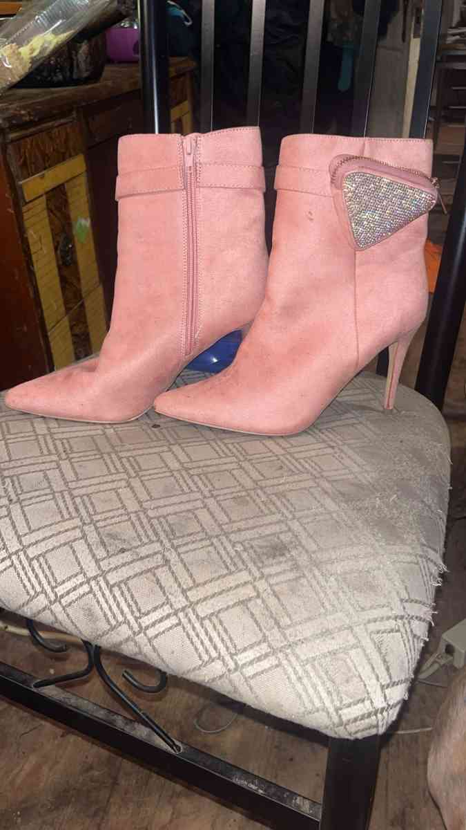 Rouge Helium Heel Booties - Gaffney, South Carolina - FleaMarketBay