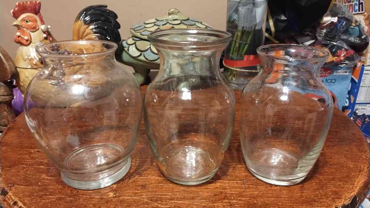 assorted flowers vases - Abilene, Texas - FleaMarketBay
