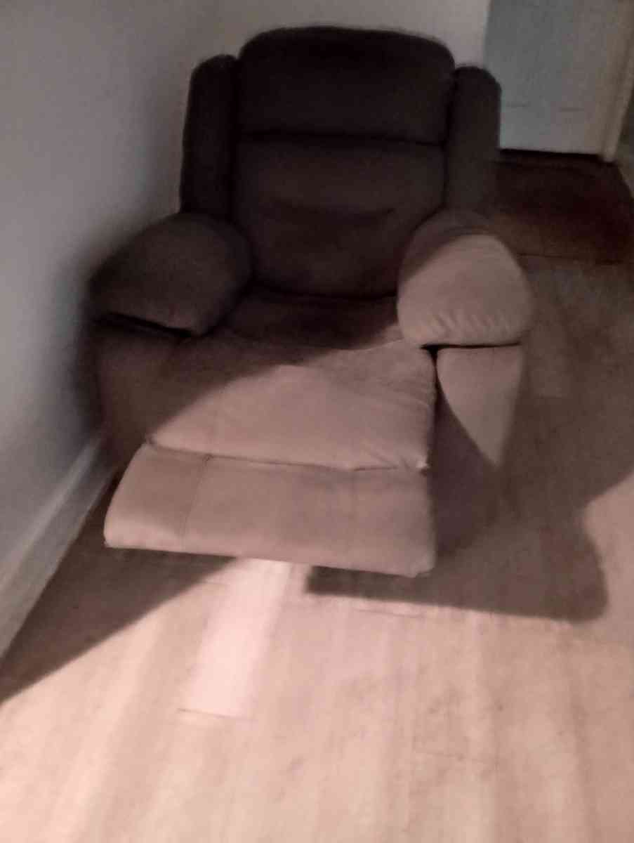 the recliner - Altamonte Springs, Florida