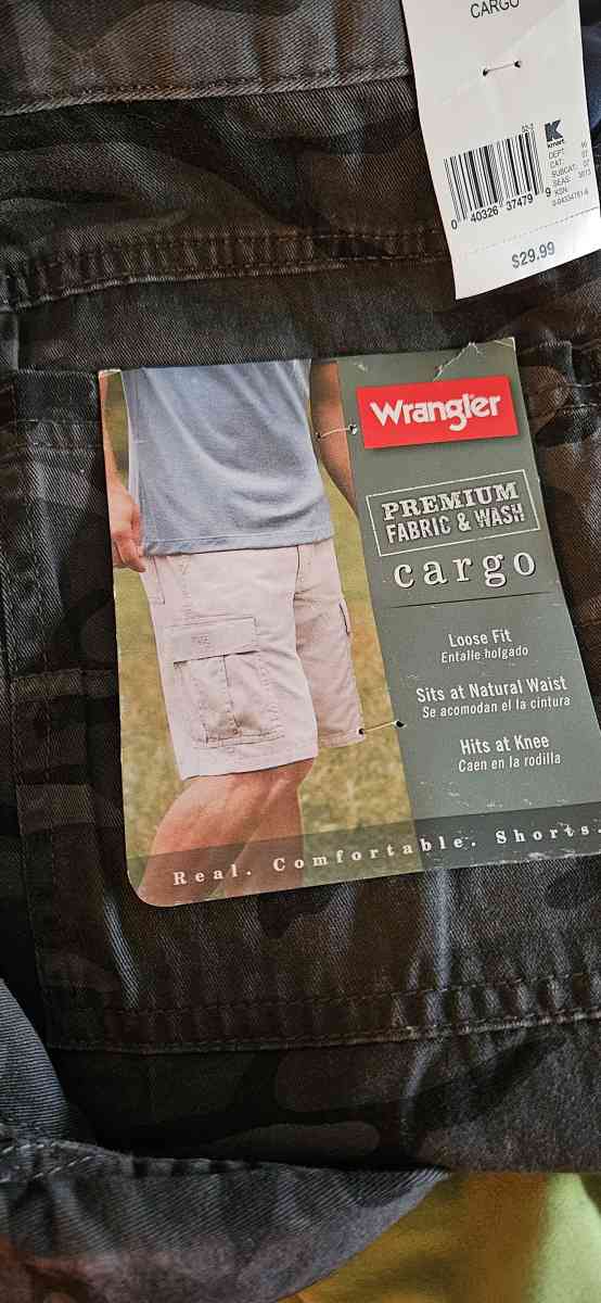 new mens size 32 cargo wrangler short Fathers day - Jacksonville, North Carolina - FleaMarketBay