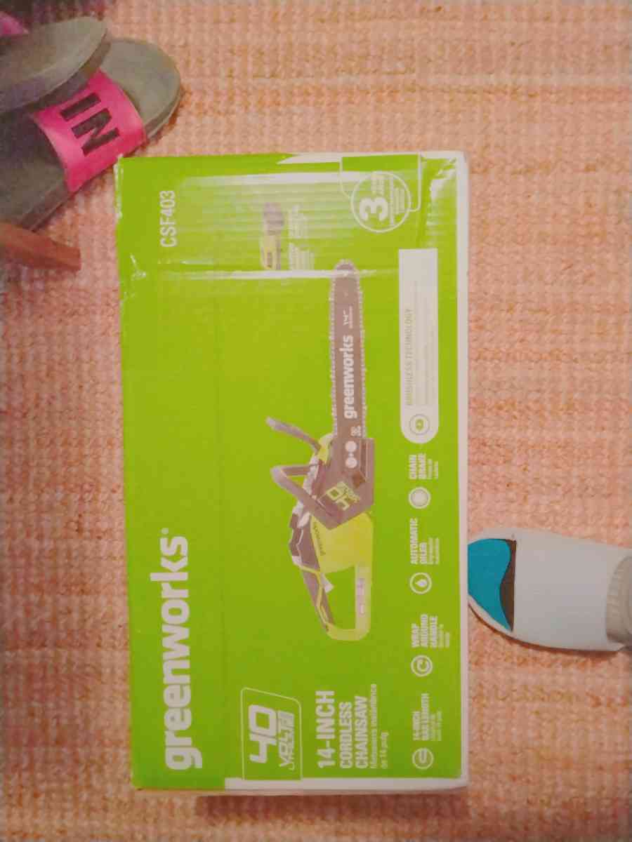 green works 14linch cordless chainsaw - Seattle, Washington