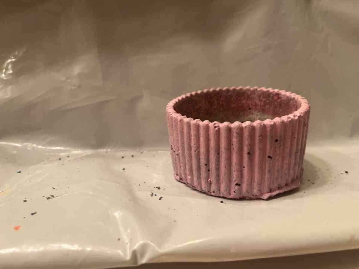 pots with plant - Perris, California - FleaMarketBay