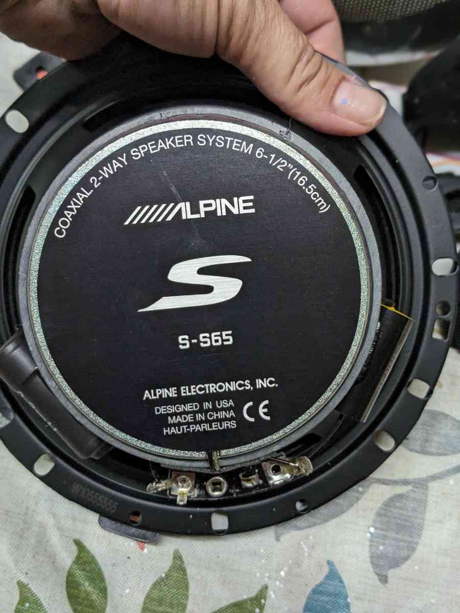 complete Alpine stero system with sub amp and install kit - Samson, Alabama - FleaMarketBay