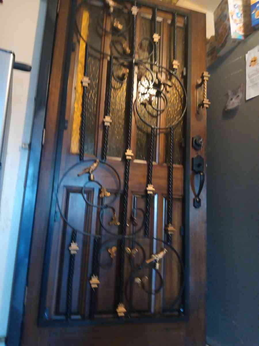 dos puertas principales - Chatsworth, California - FleaMarketBay