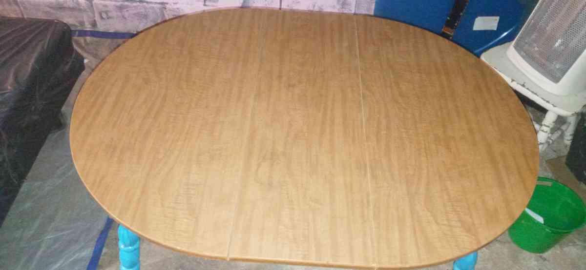 4 people dining room table with chairs - Huntsville, Alabama - FleaMarketBay