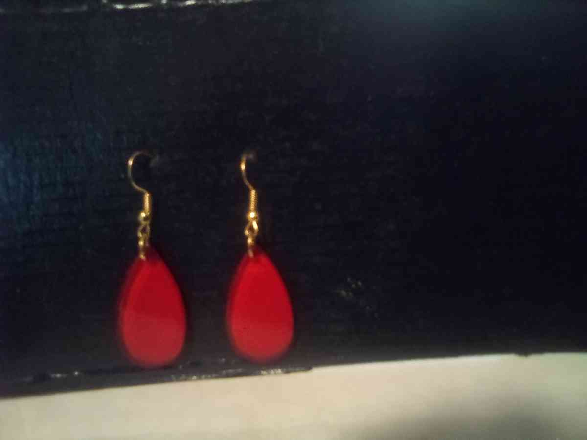 Orange hanging teardroped  gold earrings - Jacksonville, Florida - FleaMarketBay