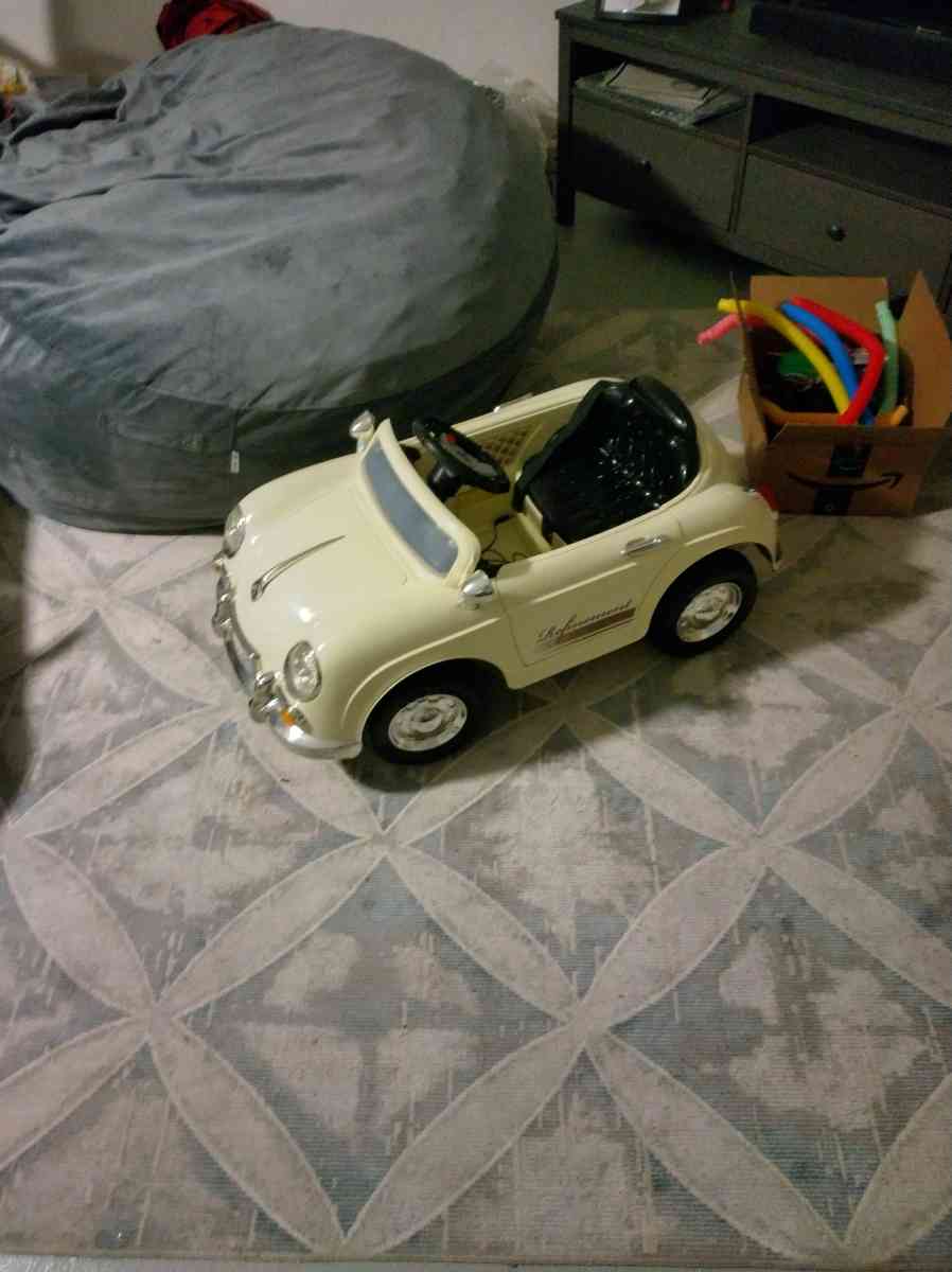 Lexus and Bentley battery operated kids cars for 3 to 5 year - Rialto, California