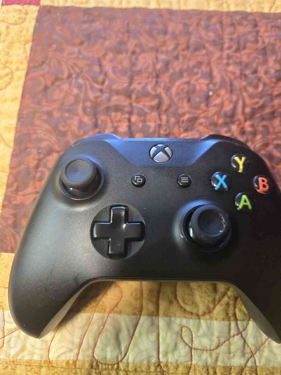 xbox one with control and more - Lynnwood, Washington - FleaMarketBay