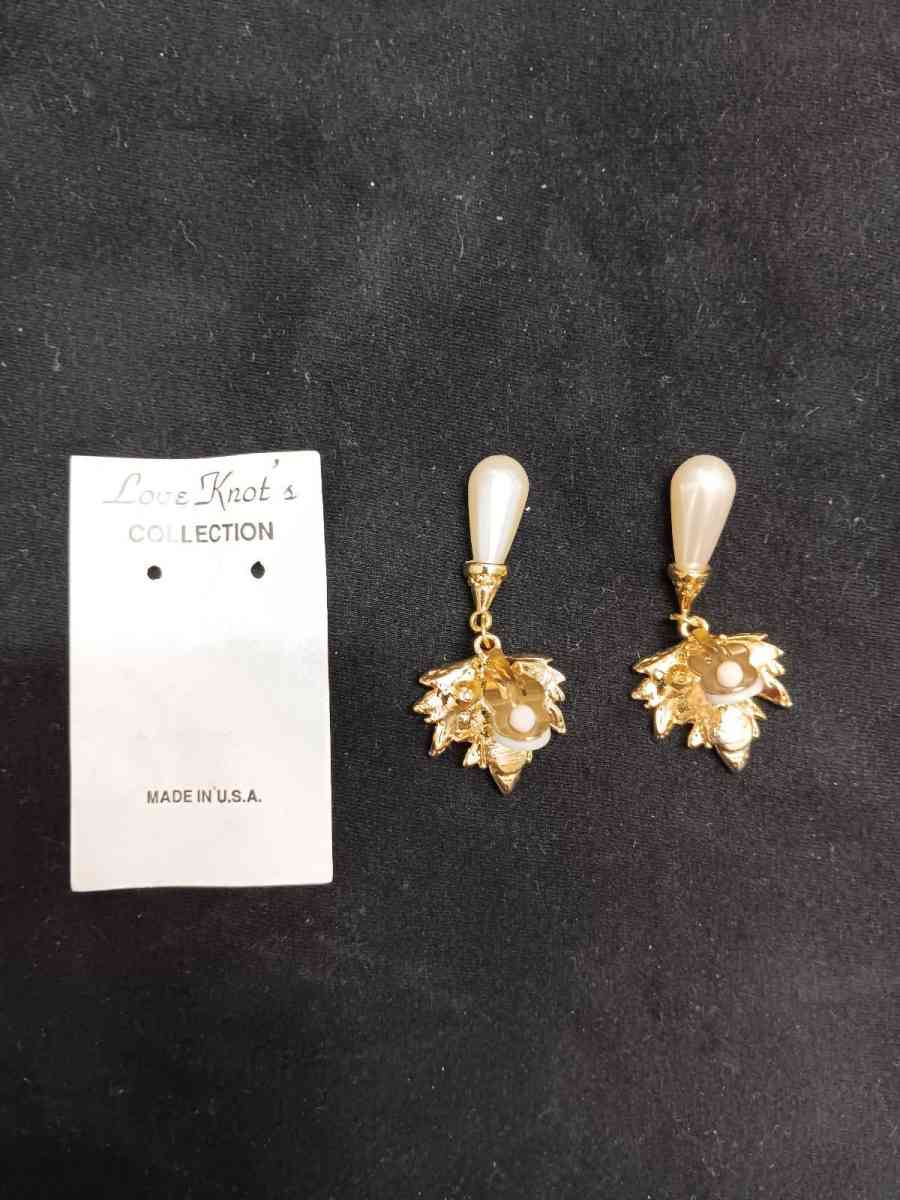 Vintage Love Knots Earrings - Mobile, Alabama - FleaMarketBay