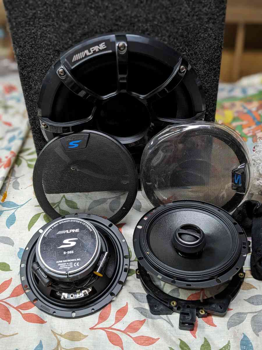 complete Alpine stero system with sub amp and install kit - Samson, Alabama - FleaMarketBay