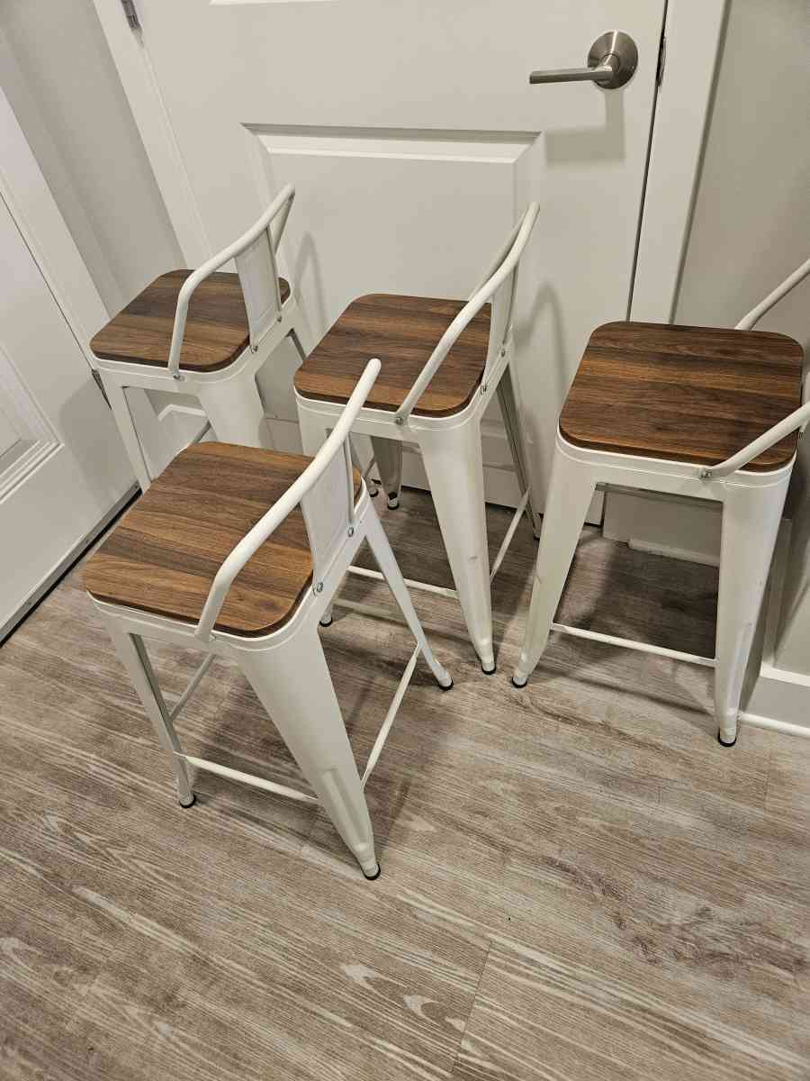 4 Bar Stools Execellent Condition