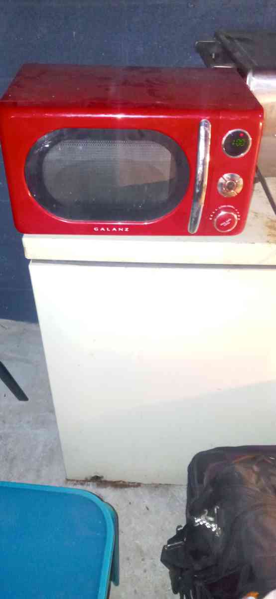 Red Galanz microwave