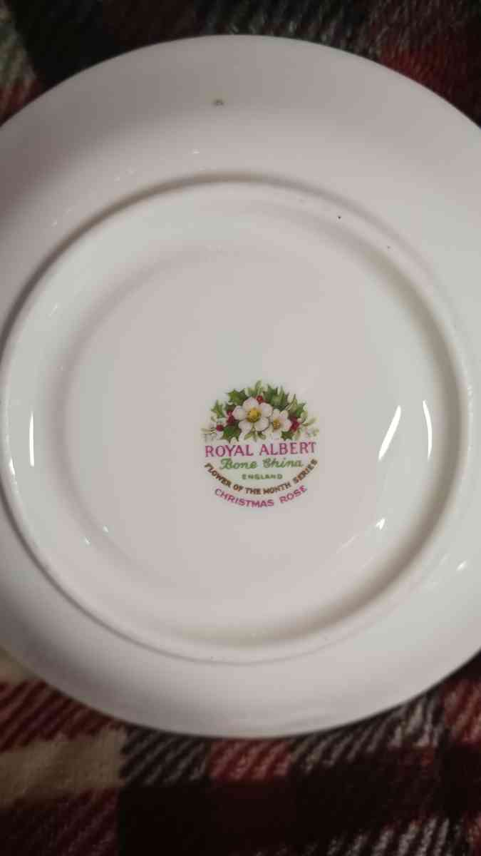royal Albert Christmas saucer - Des Moines, Iowa - FleaMarketBay