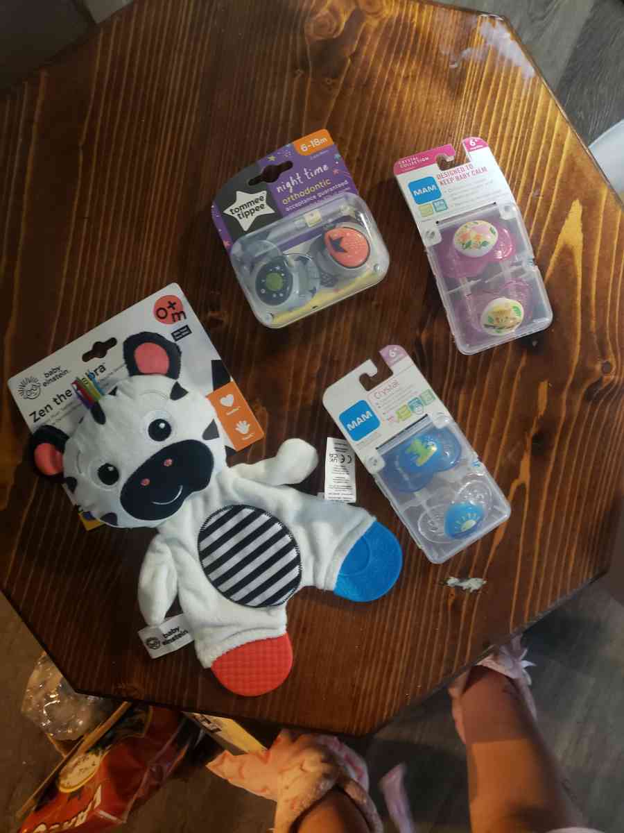 pacifiers and toys - Fort Wayne, Indiana