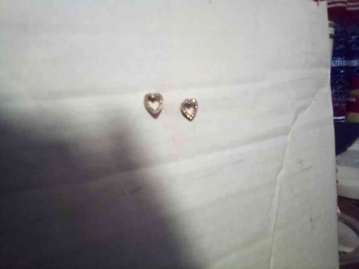 Diamond heart gold earrings - Jacksonville, Florida