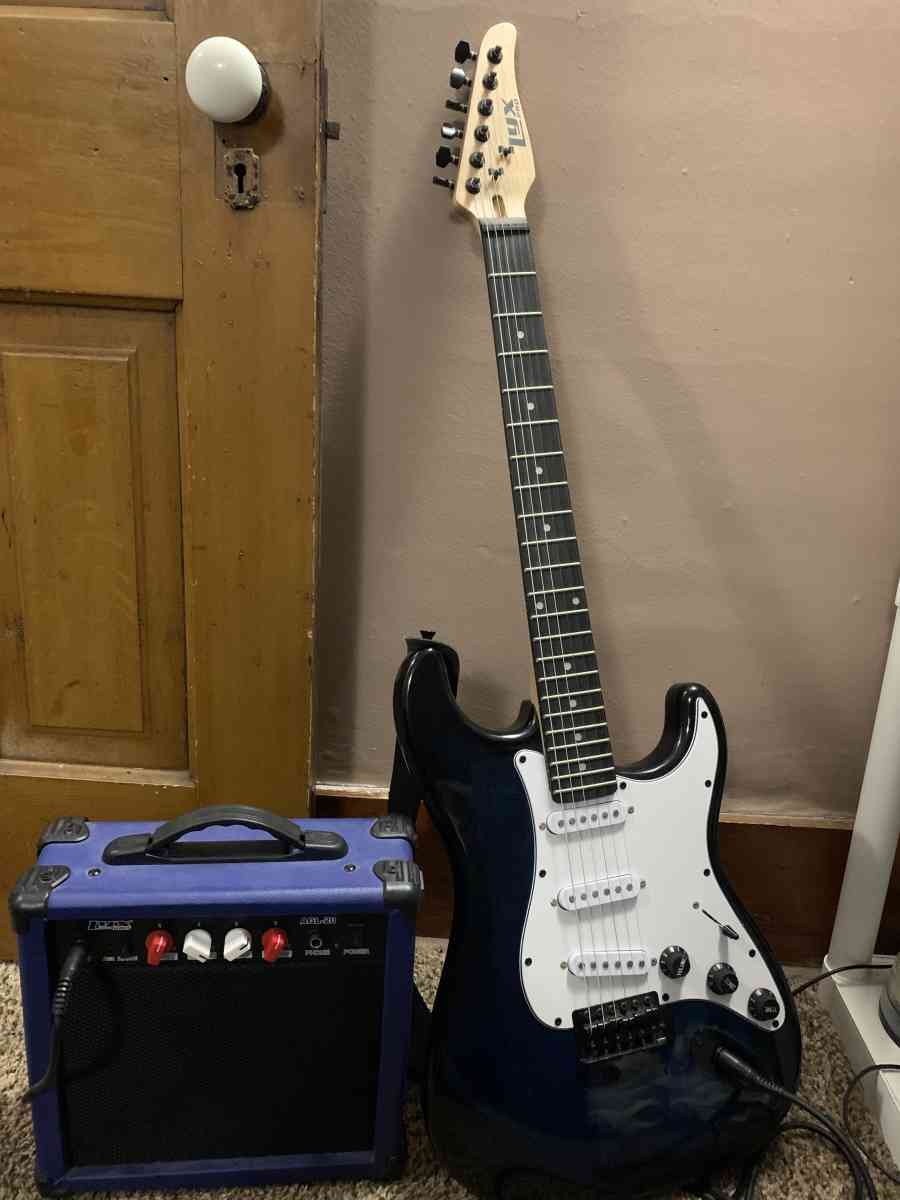 Electric Guitar with amp - Millersburg, Ohio