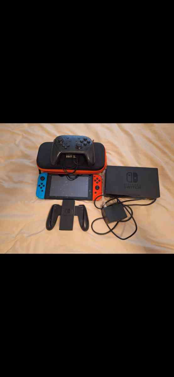 Nintendo Switch With Pro Controller And Luigi Mansion 3 - Chandler, Arizona