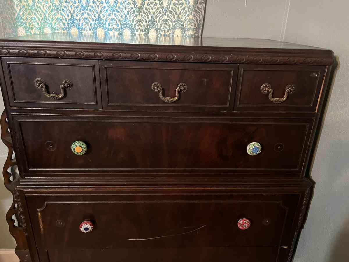Matching dresser and vanity - Bacliff, Texas - FleaMarketBay