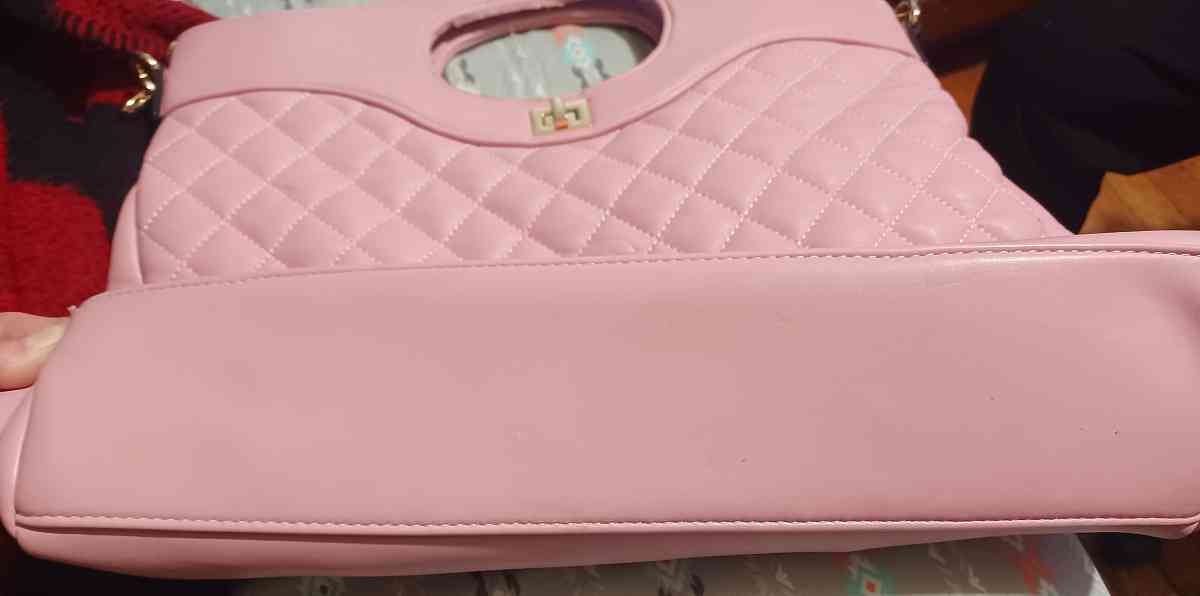 Chanel  bag - Franklin, Ohio - FleaMarketBay