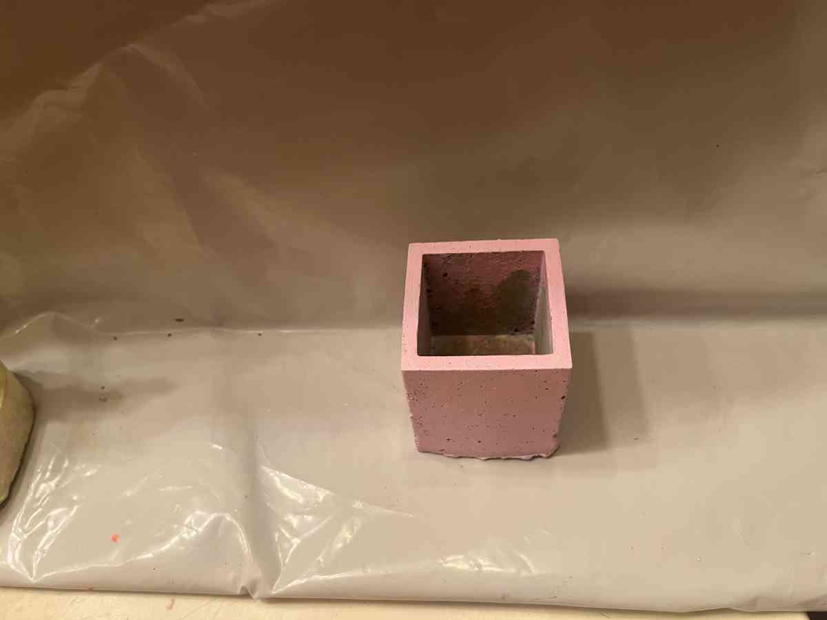 pots with plant - Perris, California - FleaMarketBay