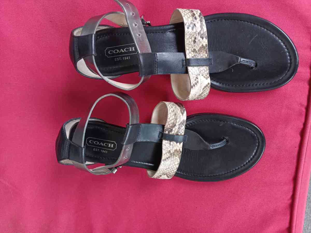 Coach snappy leather snakeskin candles size 6 5 - Friday Harbor, Washington - FleaMarketBay