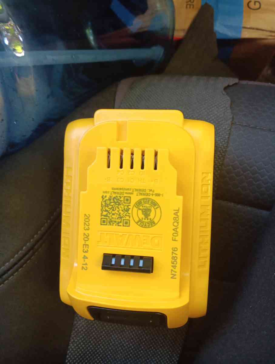 Dewalt New battery - Melrose Park, Illinois
