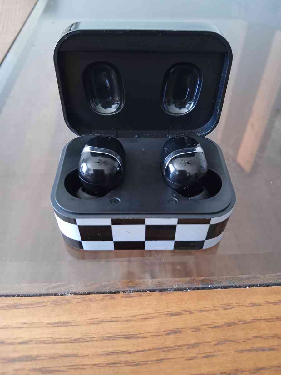 Bluetooth earbuds - Kokomo, Indiana