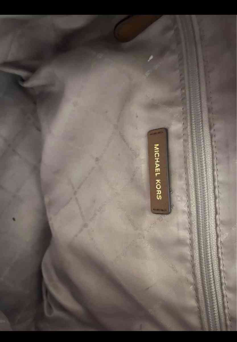 Michael Kors Large Tote Bag and Wallet - Gaffney, South Carolina - FleaMarketBay
