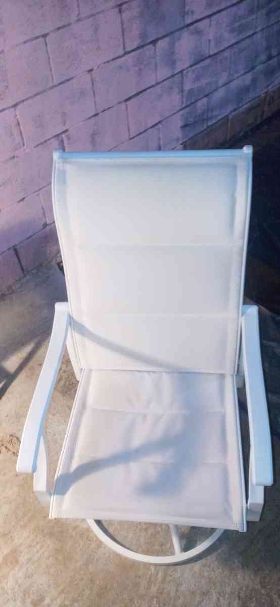 comfortable rocking spinnable chair - Huntsville, Alabama - FleaMarketBay