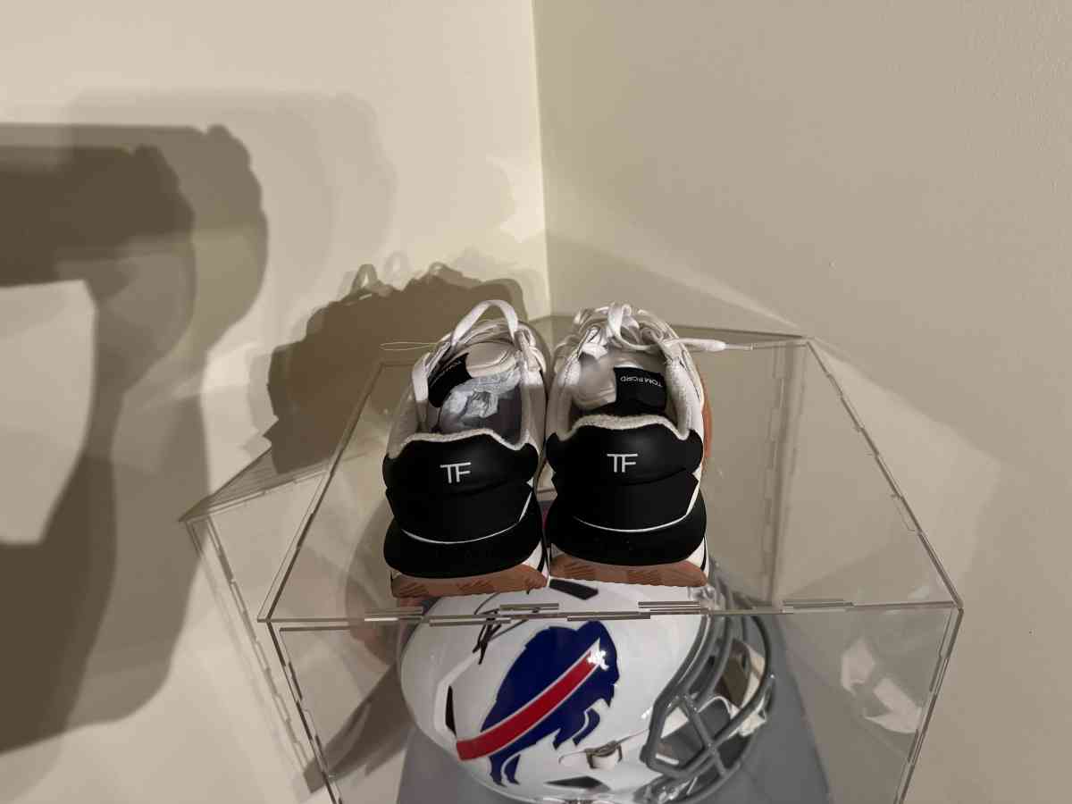 Tom Ford Tennis Shoes - Hibbing, Minnesota - FleaMarketBay