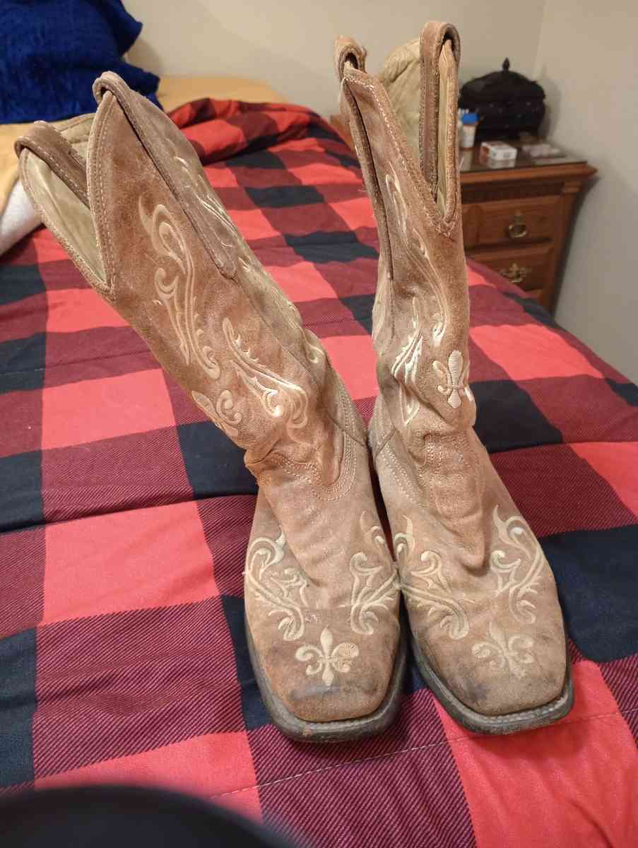 Womens Western Square Toe Boots Size 7 - Lumberton, Texas
