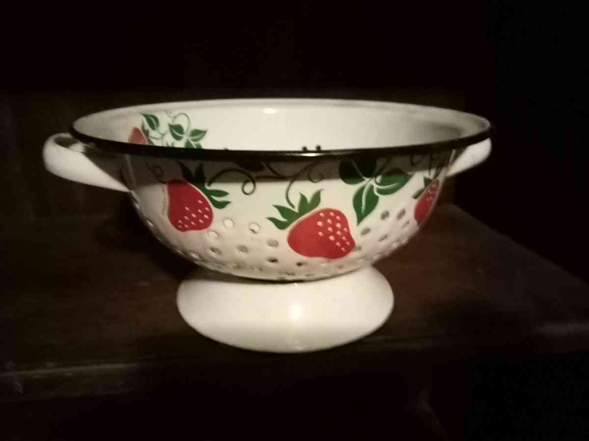 Vintage Teleflora 1983 Strawberry Country Kitchen Strainer D - Zellwood, Florida