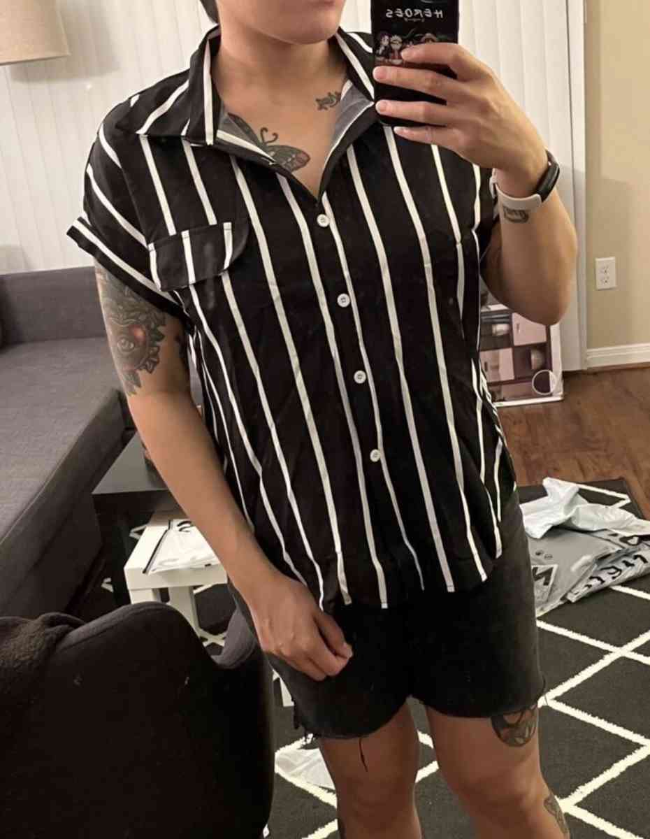 black and white Striped Print Batwing Sleeve Shirt - Jamaica, New York - FleaMarketBay