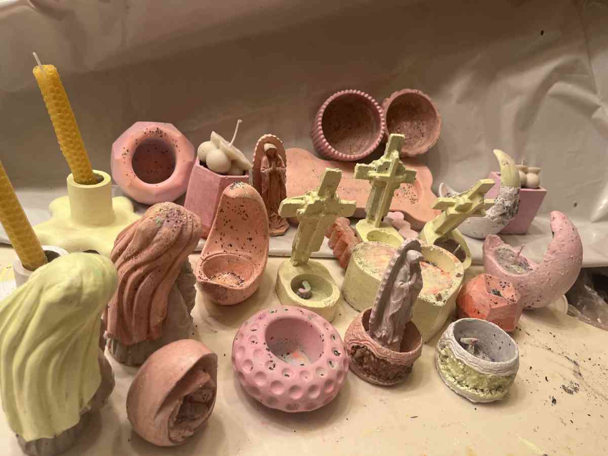 pots with plant - Perris, California - FleaMarketBay