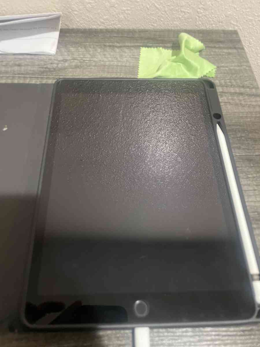 iPad 7th gen with Apple Pencil included - North Hills, California