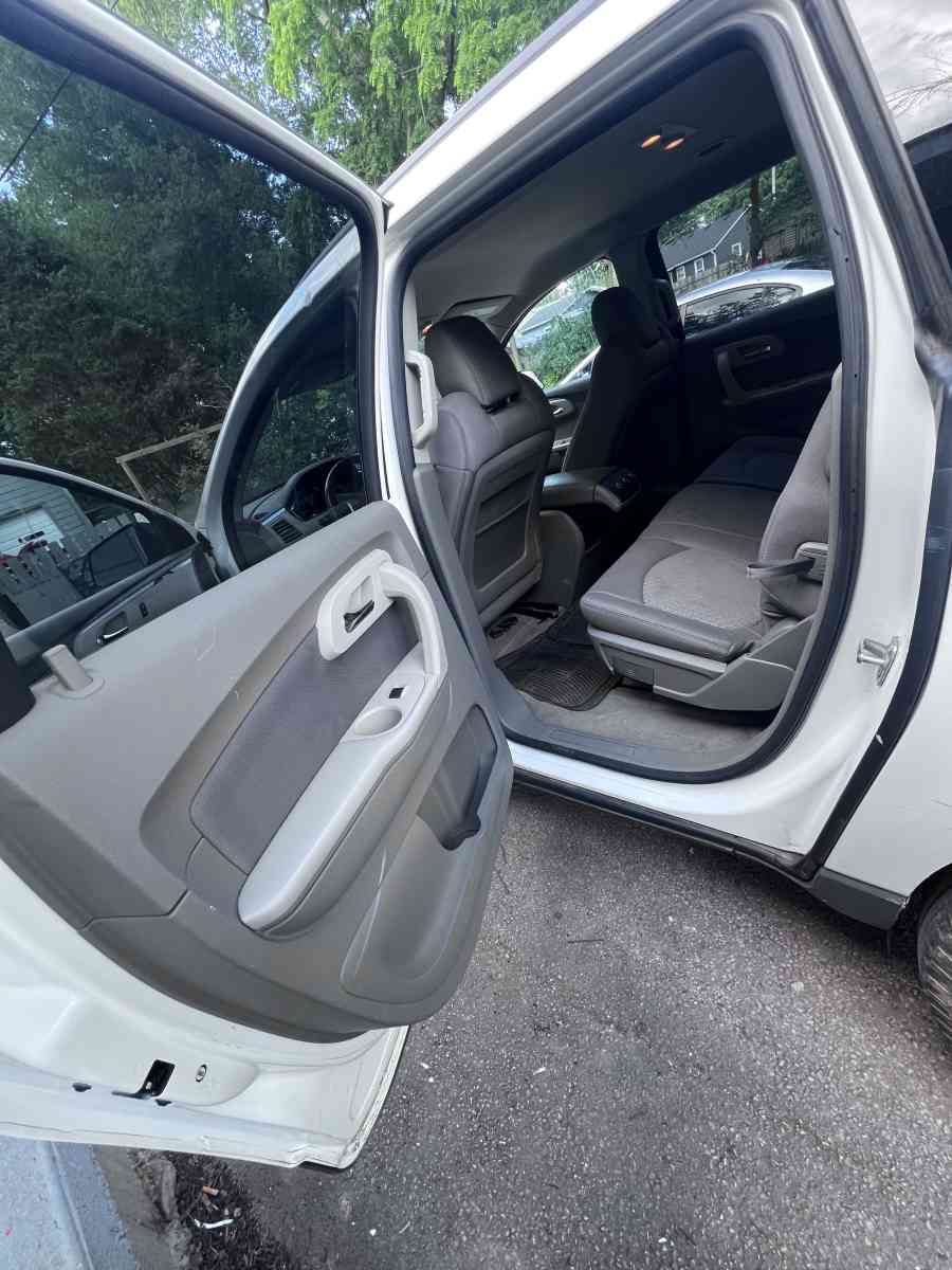 Chevrolet traverse LS - Bowling Green, Kentucky - FleaMarketBay