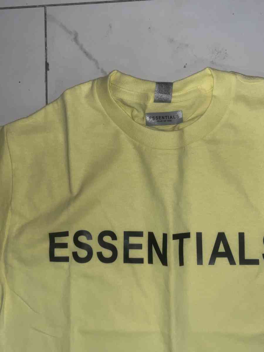 Essentials  T shirt small - Abington, Pennsylvania - FleaMarketBay