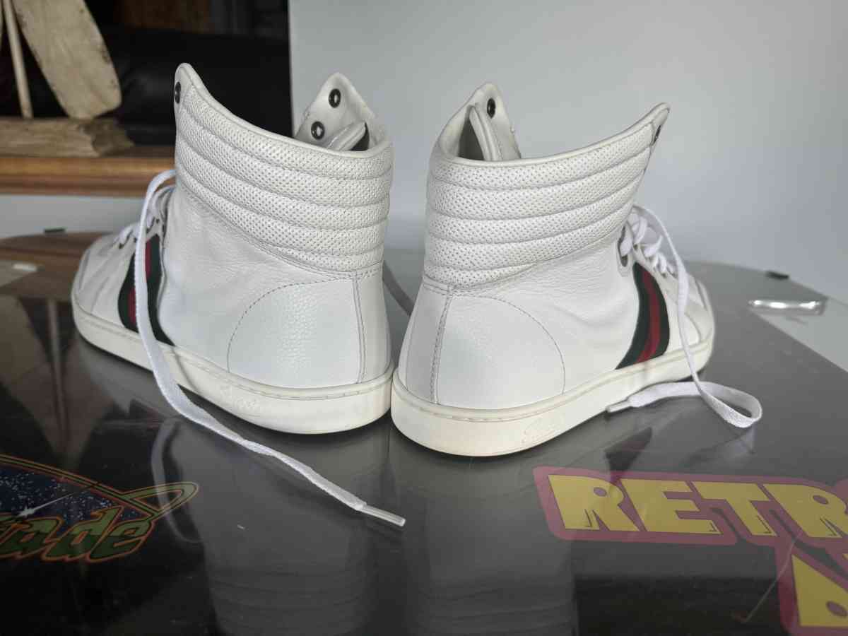 Gucci - Hibbing, Minnesota - FleaMarketBay