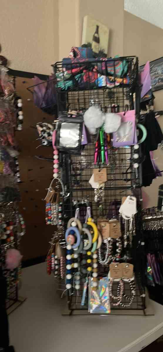 handmade jewelry and more - Yuba City, California - FleaMarketBay