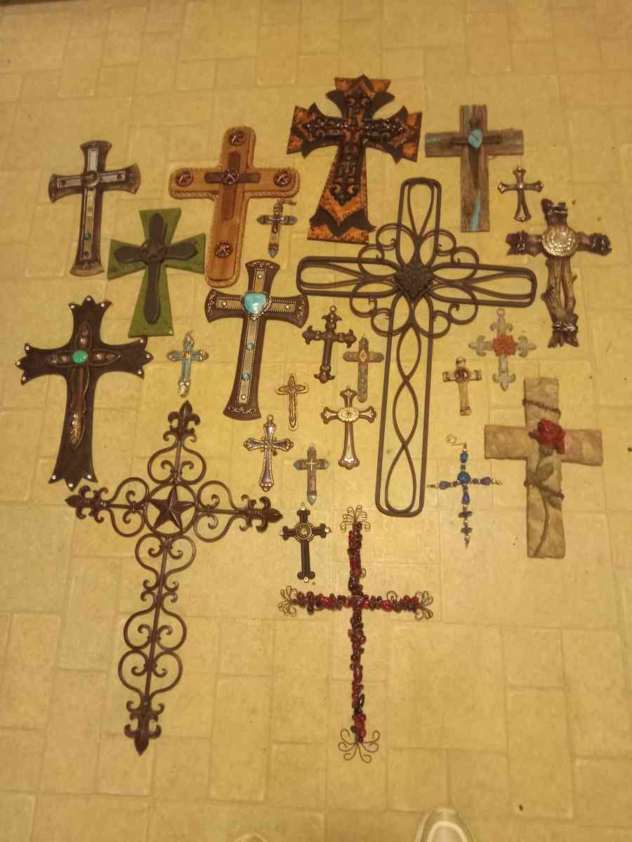 crosses decoration for office wall - Fort Smith, Arkansas - FleaMarketBay